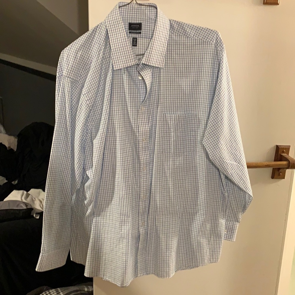 White with blue stripes classic fit 2x 18 1/2 collar